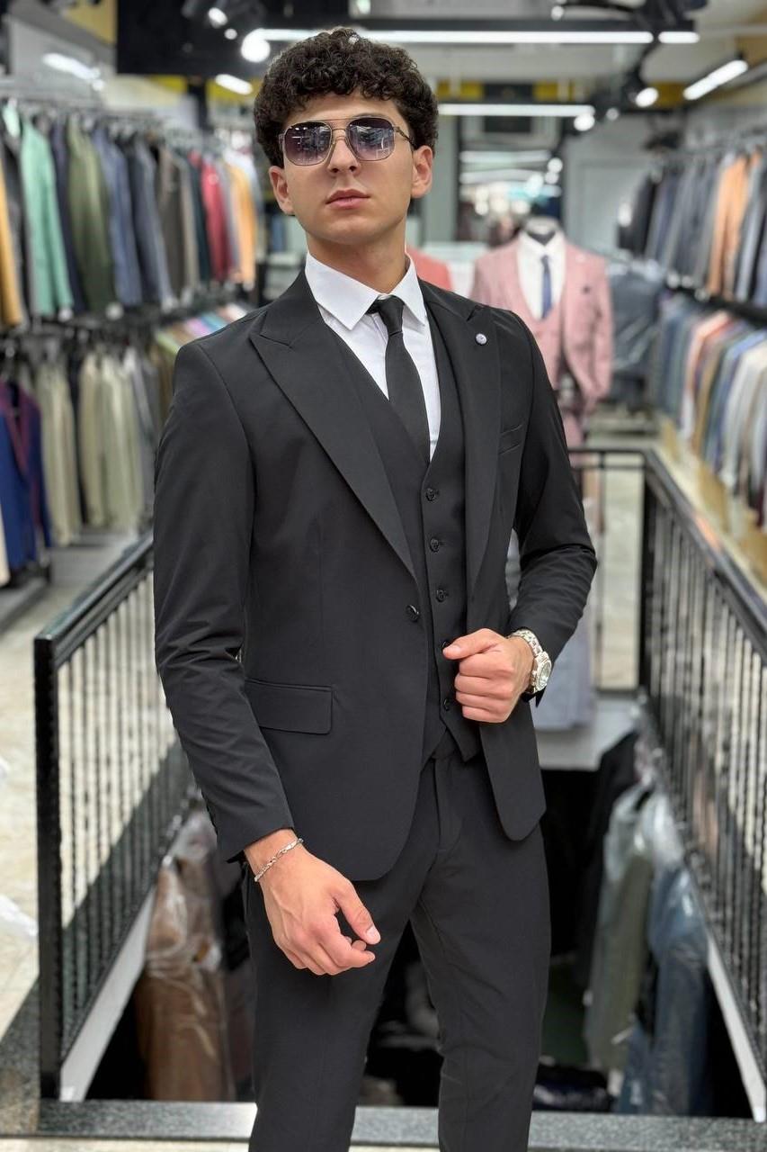 Wholesale Men's Black Three-Piece Suit 1701W26-052