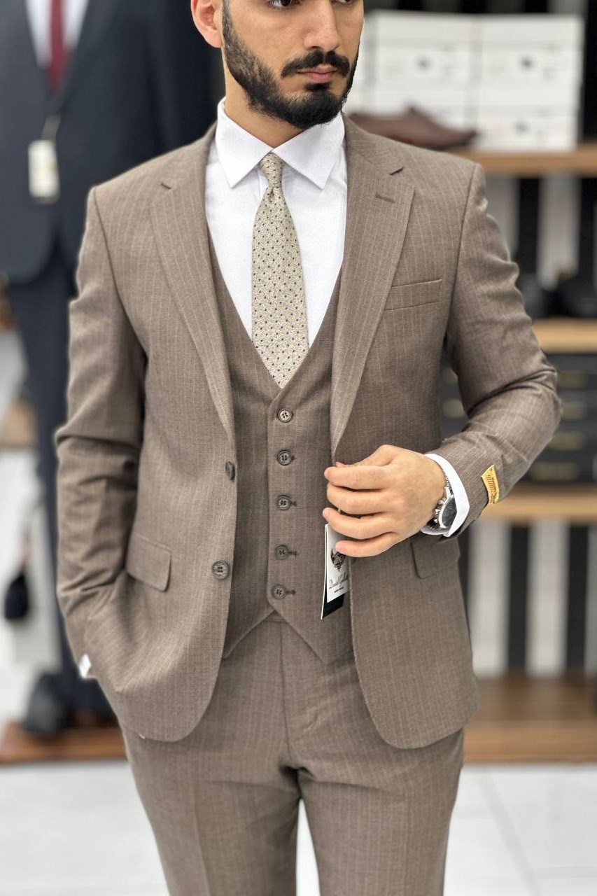 Wholesale Men's Brown Plus Size Three-Piece Suit 1744W26-039