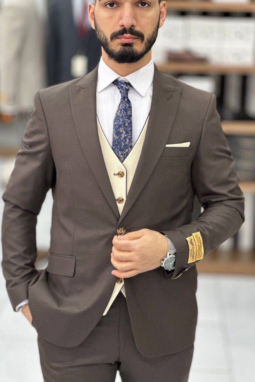 Wholesale Men's Brown Plus Size Three-Piece Suit 1744W26-033
