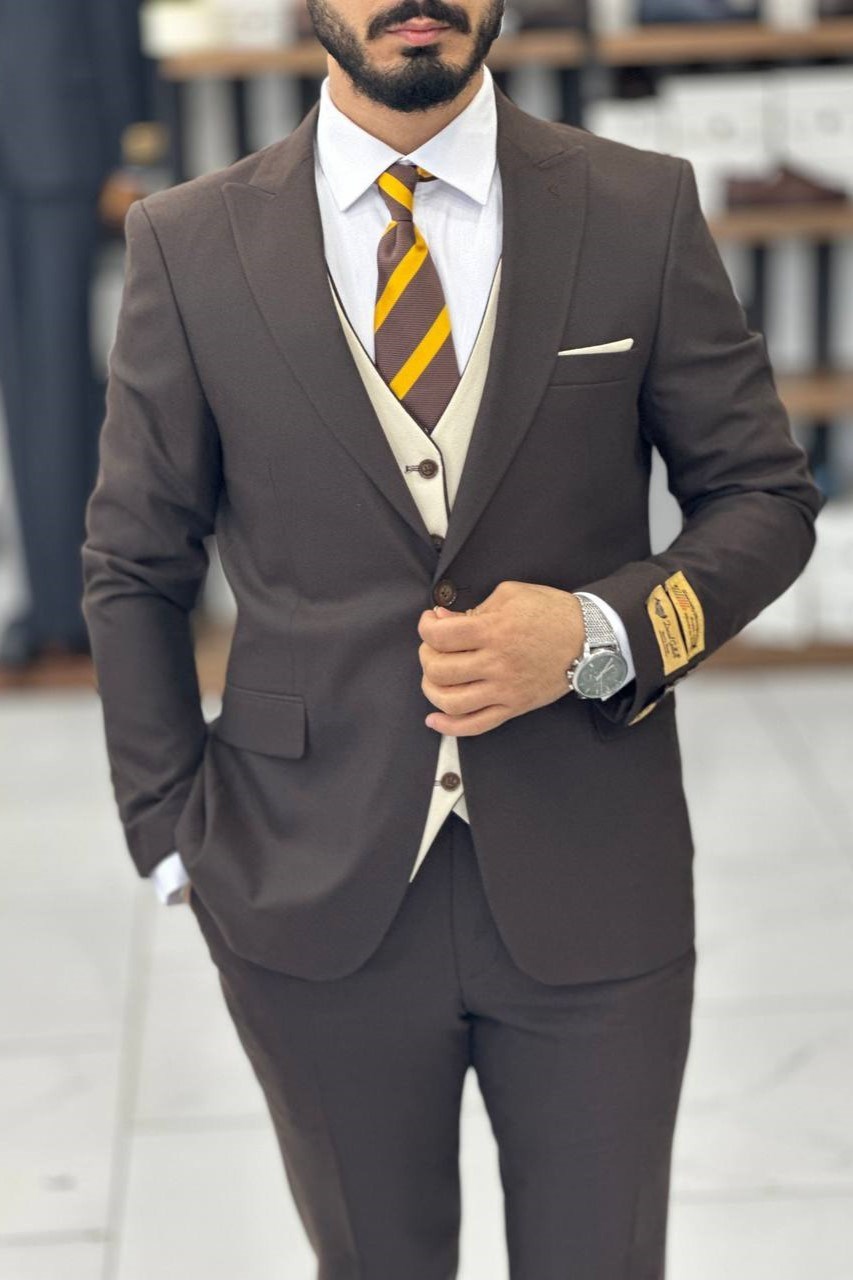 Wholesale Men's Brown Plus Size Three-Piece Suit 1744W26-041