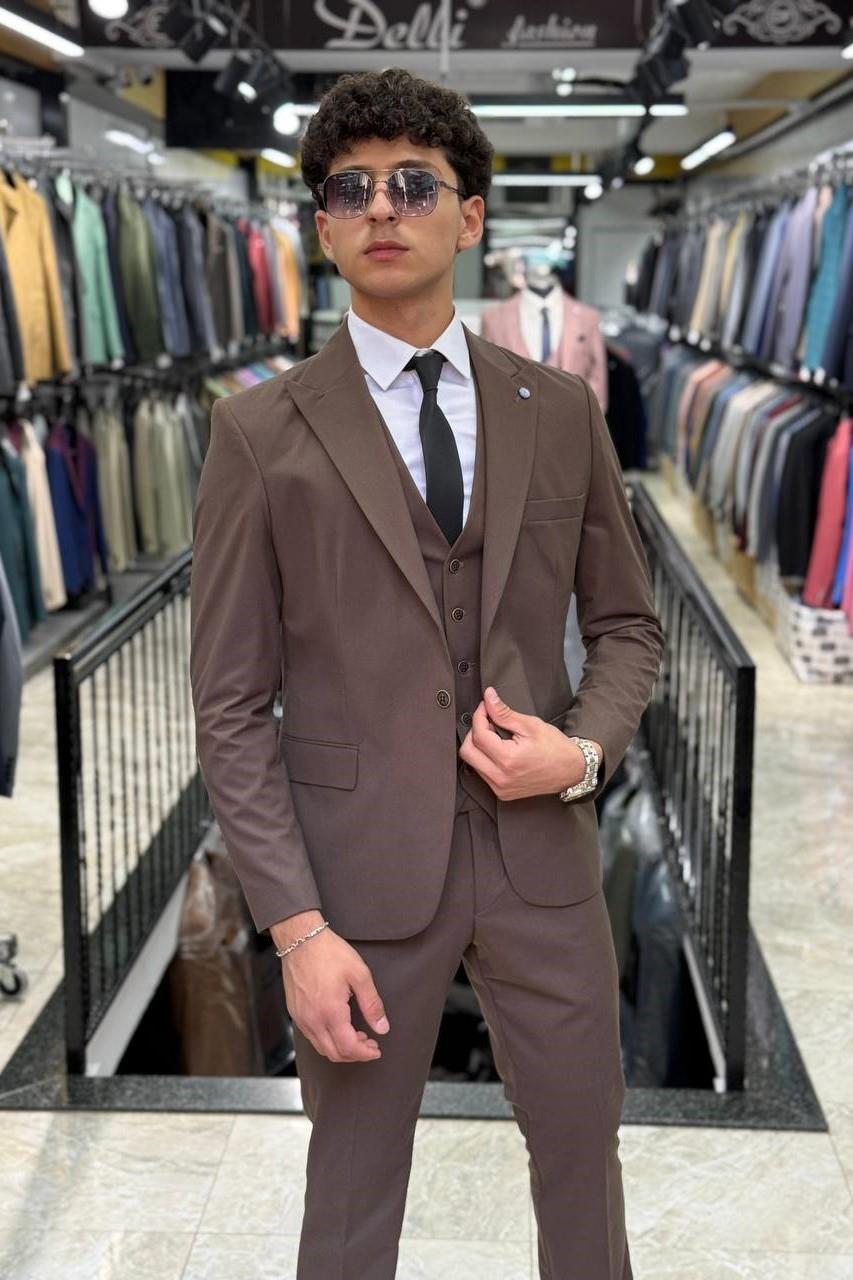 Wholesale Men's Brown Three-Piece Suit 1701W26-053