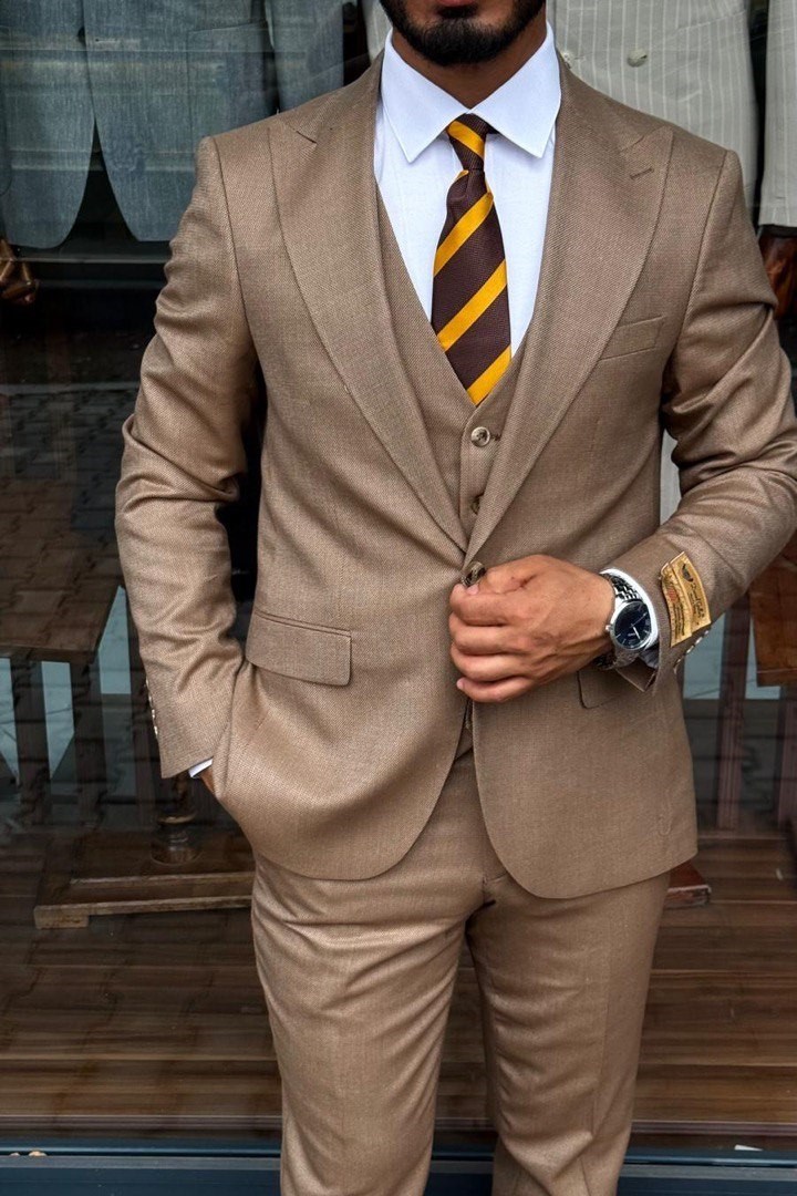 Wholesale Men's Brown Three-Piece Suit 1744W26-051