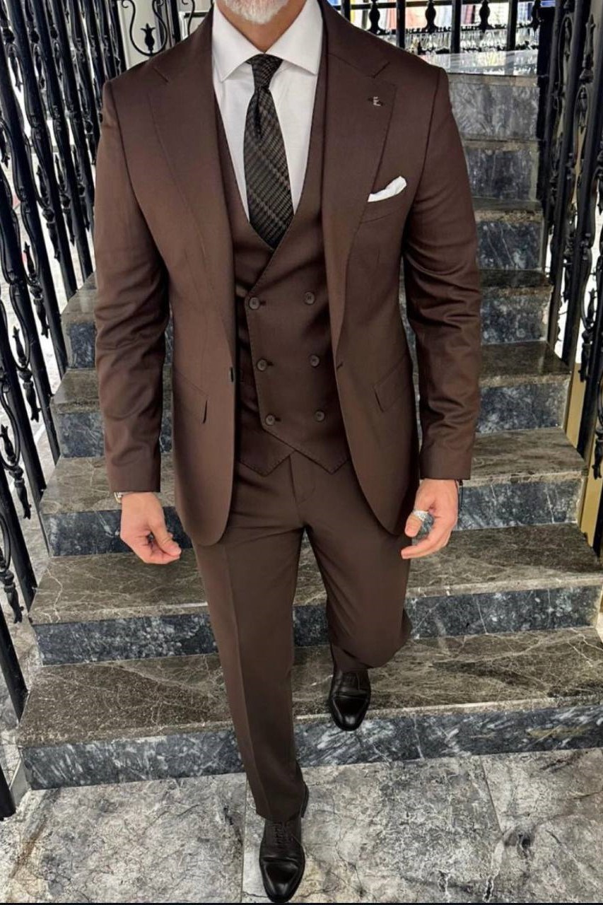 Wholesale Men's Brown Three-Piece Suit 1702W26-0519