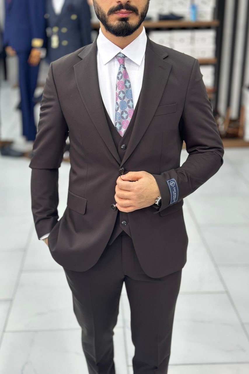 Wholesale Men's Brown Three-Piece Suit 1744W26-020