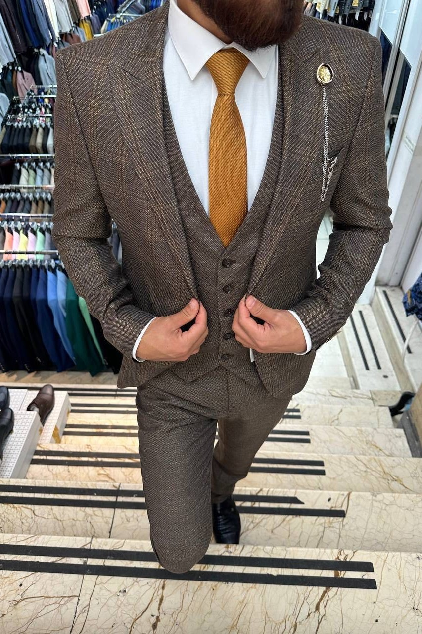 Wholesale Men's Camel Plus Size Three-Piece Suit 1744W26-012