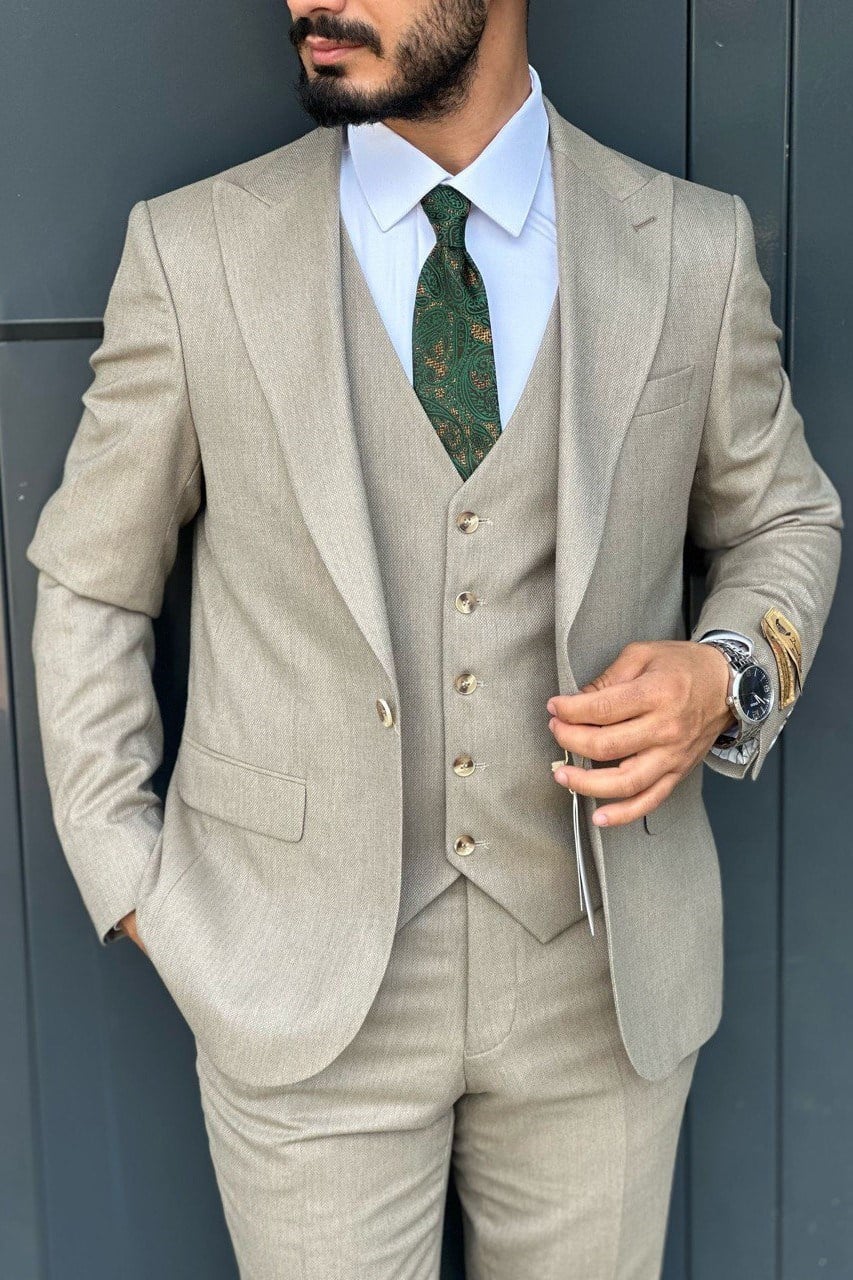Wholesale Men's Champagne Three-Piece Suit 1744W26-054