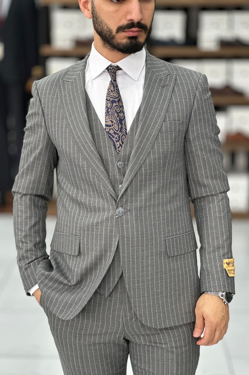 Wholesale Men's Charcoal Gray Three-Piece Suit 1744W26-032