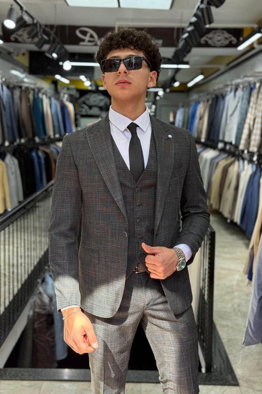 Wholesale Men's Gray Three-Piece Suit 1701W26-043