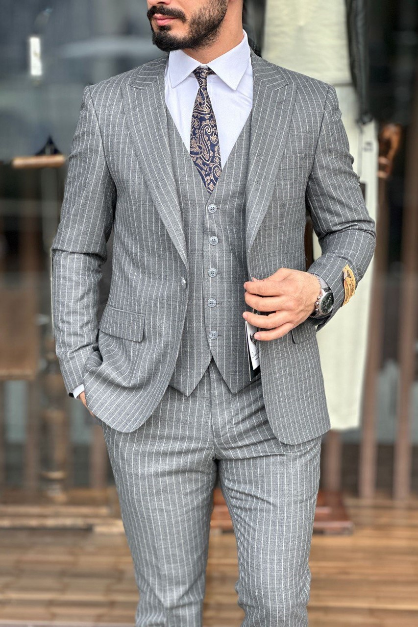 Wholesale Men's Gray Three-Piece Suit 1744W26-032