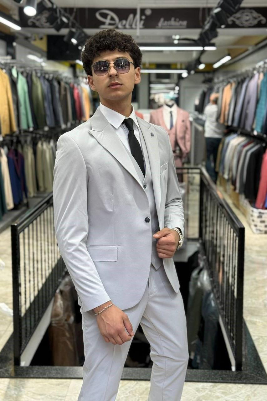 Wholesale Men's Gray Three-Piece Suit 1701W26-052