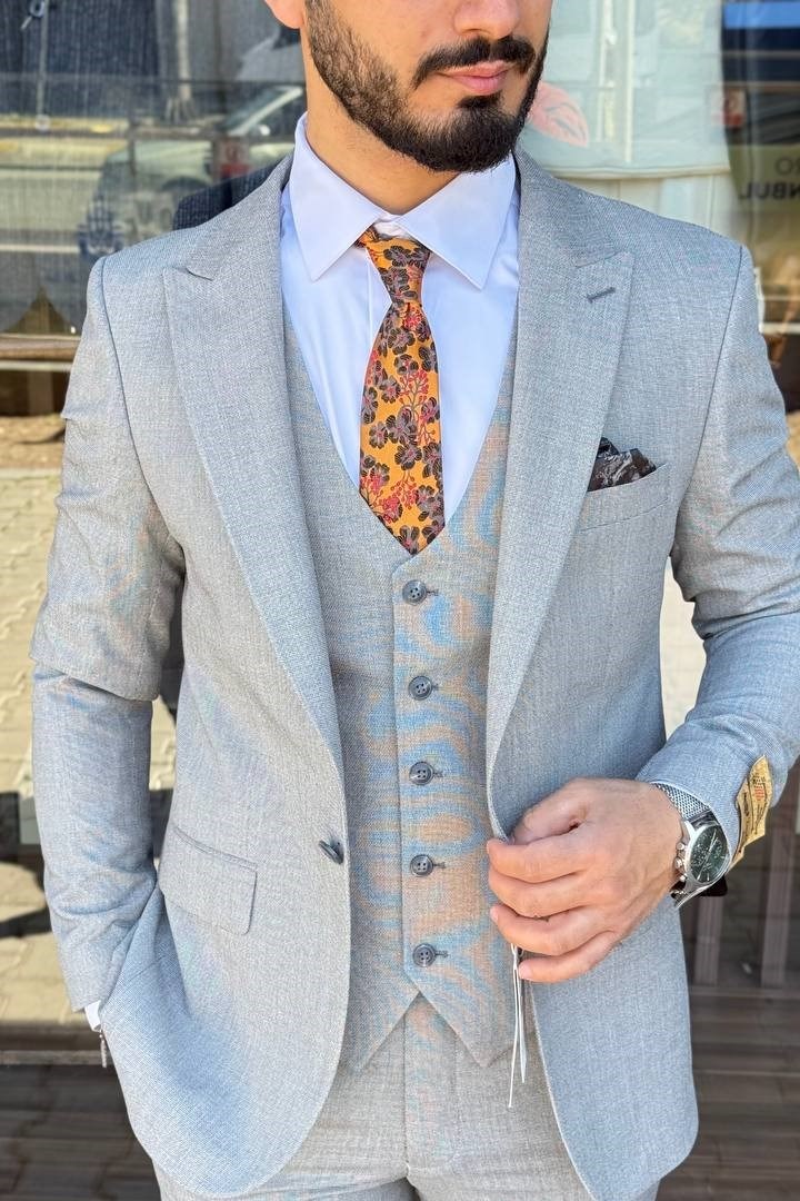 Wholesale Men's Gray Three-Piece Suit 1744W26-046