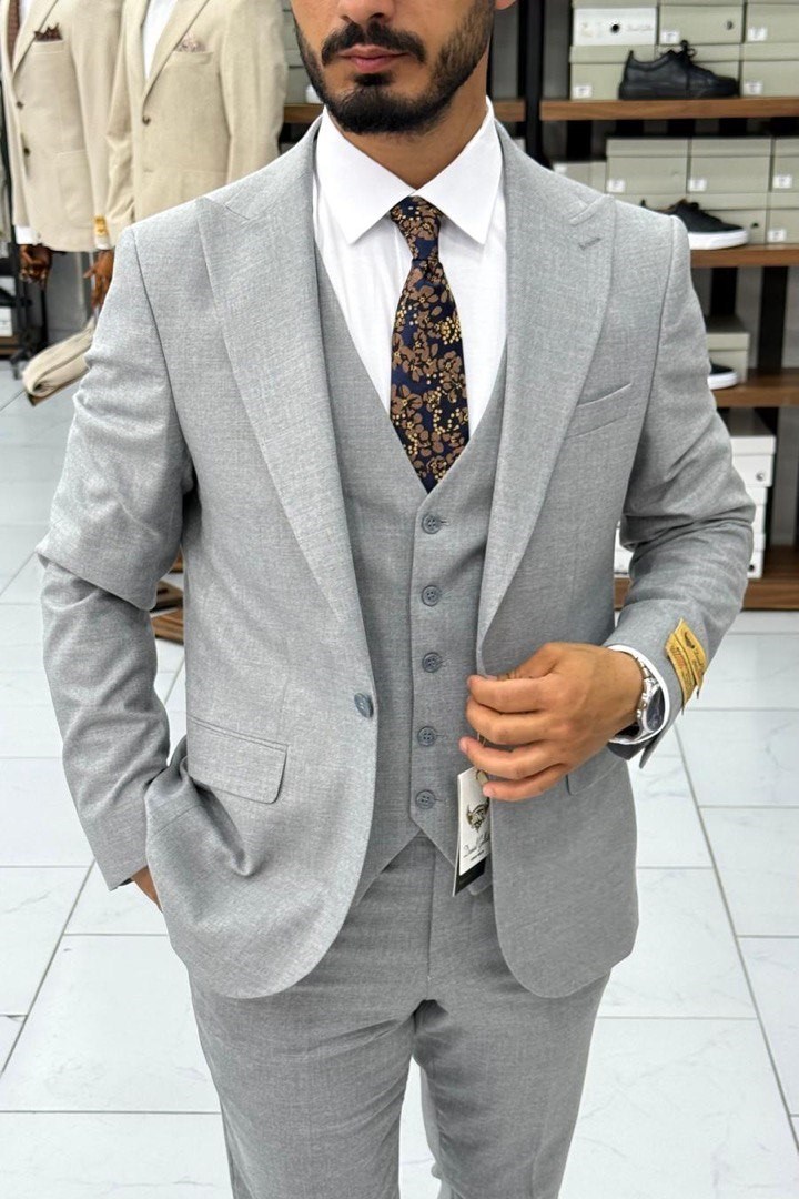 Wholesale Men's Gray Three-Piece Suit 1744W26-051