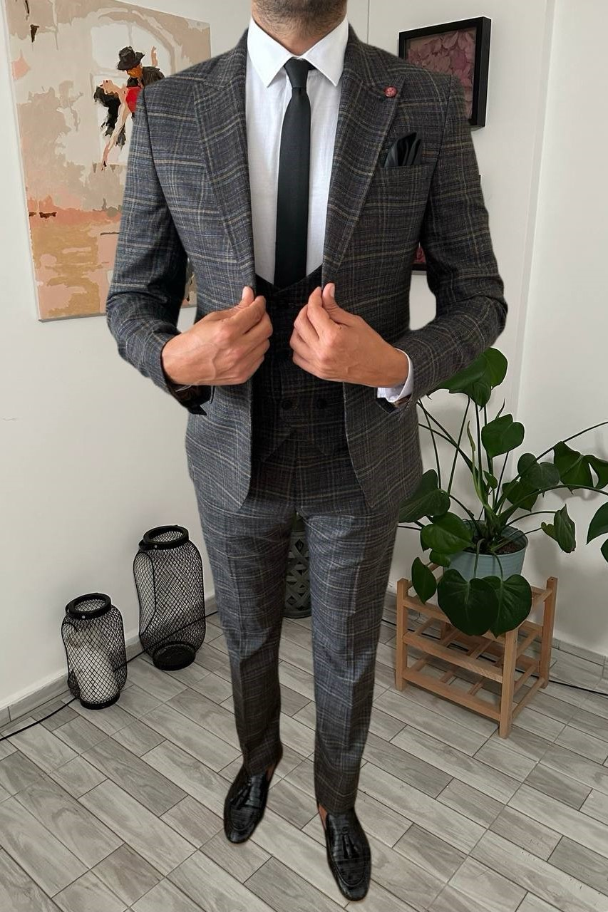 Wholesale Men's Gray Three-Piece Suit 1701W26-084