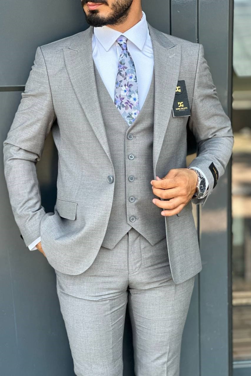 Wholesale Men's Gray Three-Piece Suit 1744W26-064