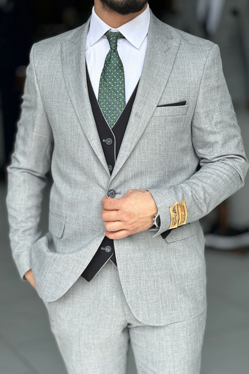 Wholesale Men's Gray Three-Piece Suit 1744W26-037