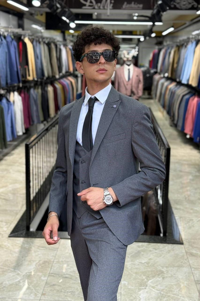 Wholesale Men's Gray Three-Piece Suit 1701W26-062