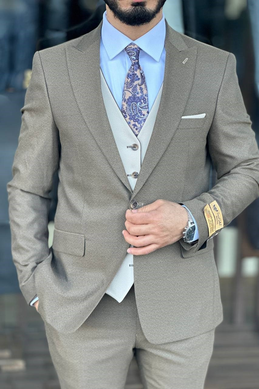 Wholesale Men's Greige Three-Piece Suit 1744W26-041