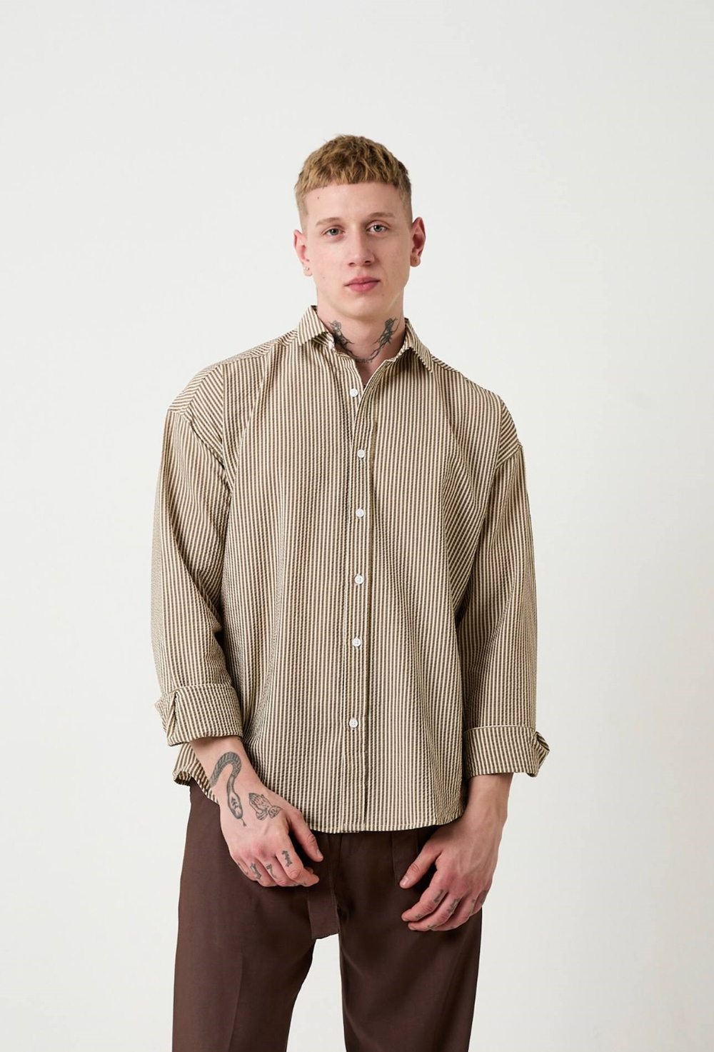 Wholesale Men's Khaki Shirt  1610W26-27027 