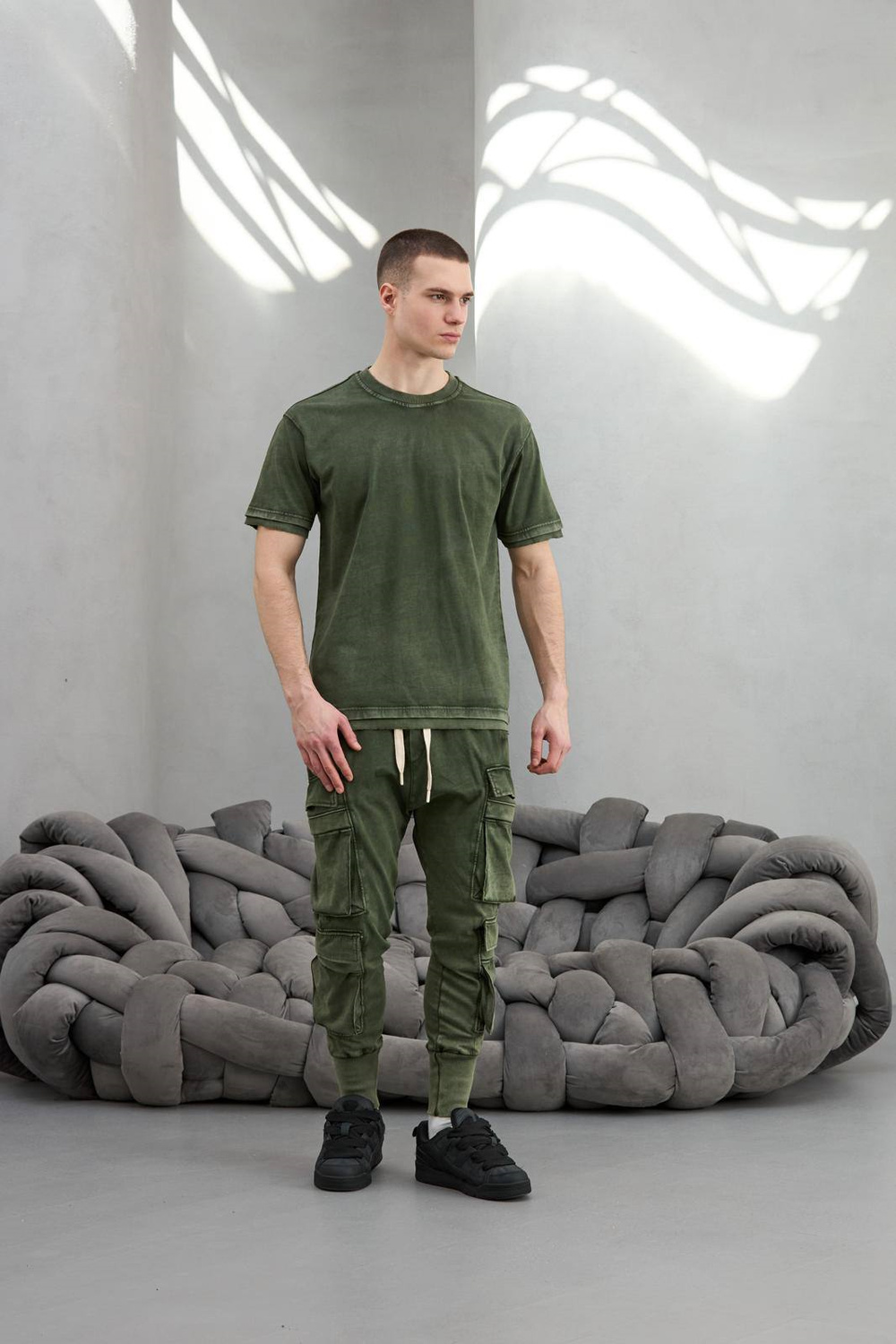 Wholesale Men's Khaki T-shirt and Pants Set 1603W26-26-Y002