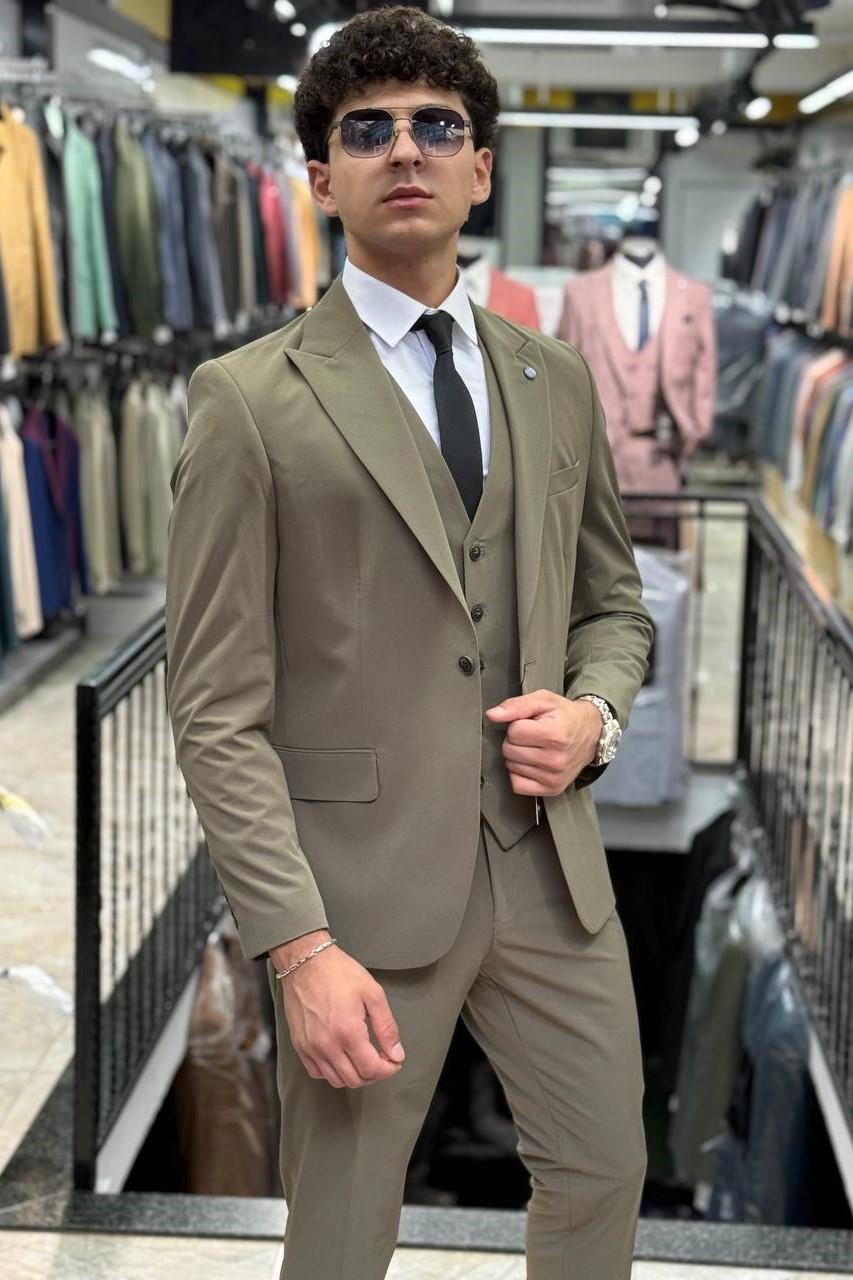 Wholesale Men's Khaki Three-Piece Suit 1701W26-052