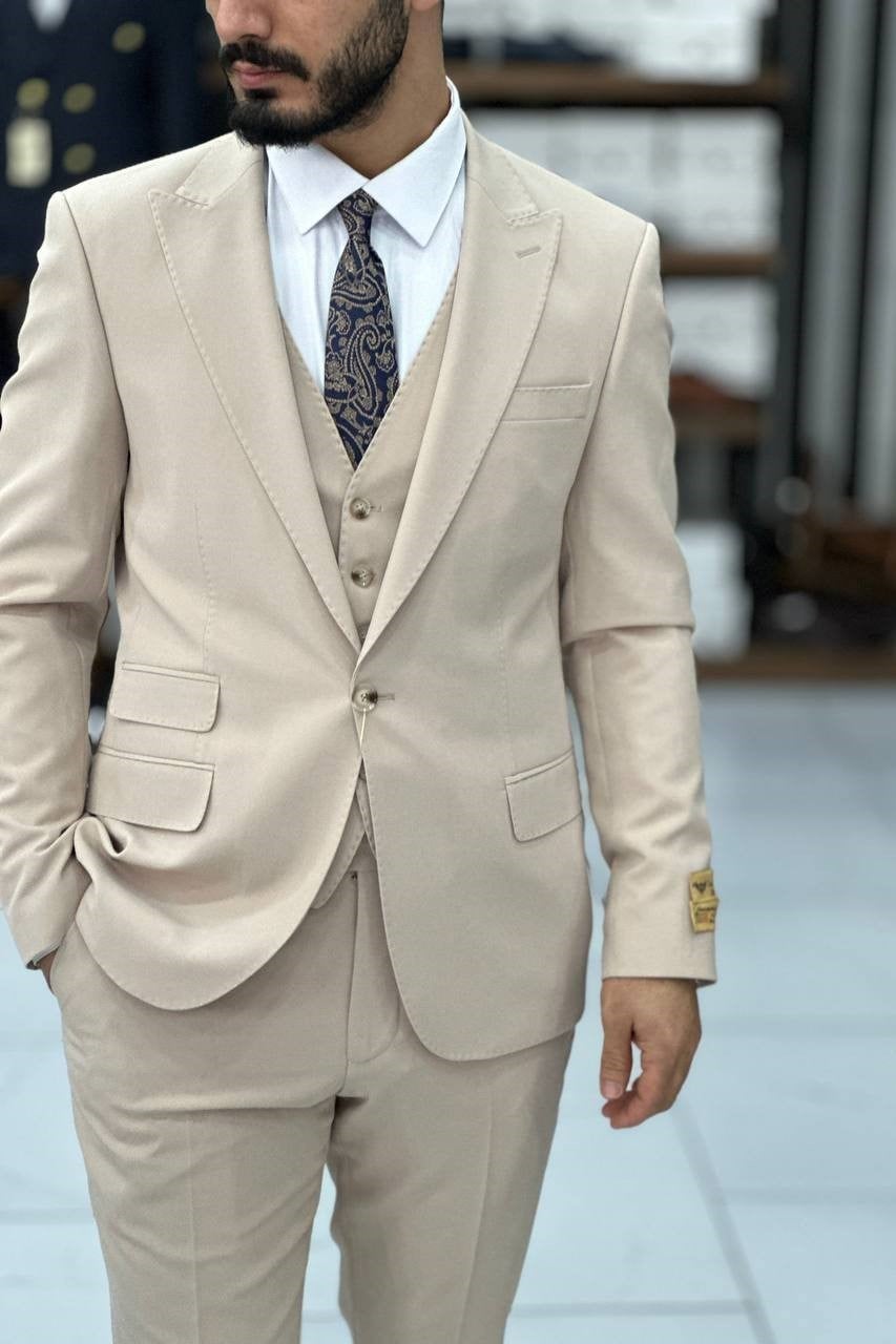 Wholesale Men's Light Beige Plus Size Three-Piece Suit 1744W26-036