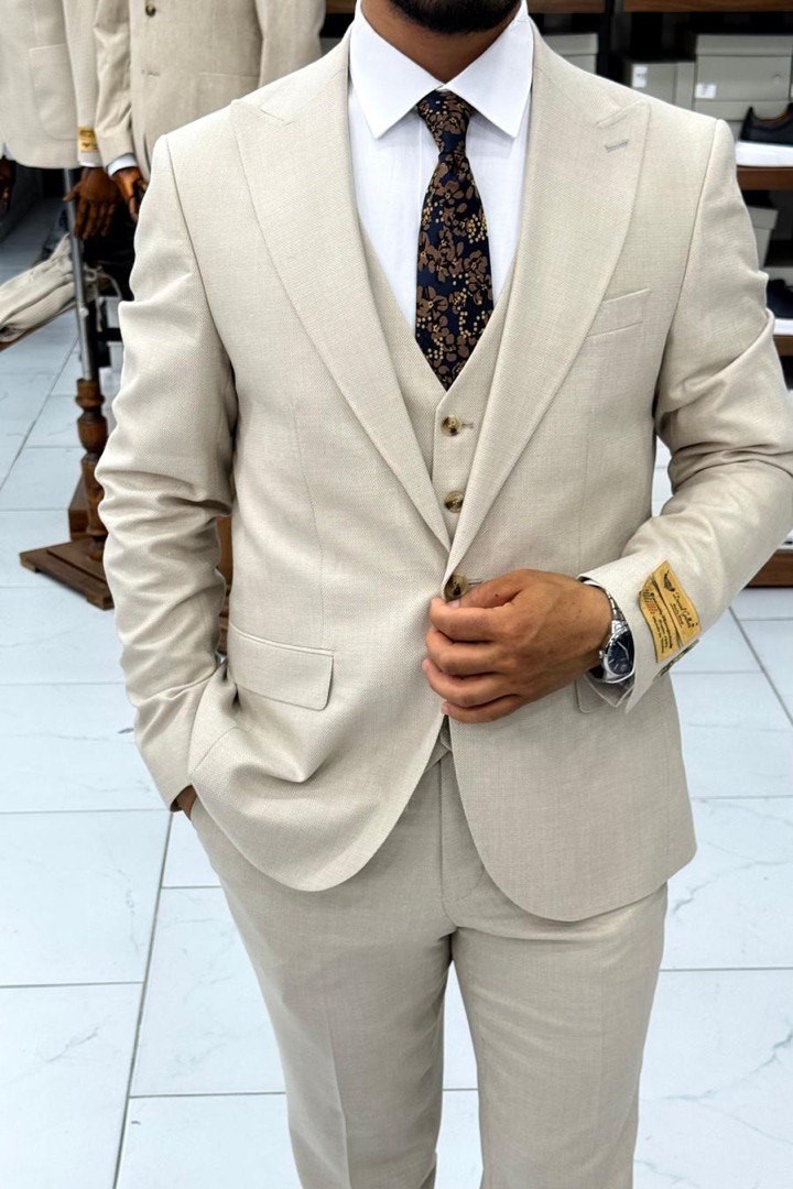 Wholesale Men's Light Beige Three-Piece Suit 1744W26-051