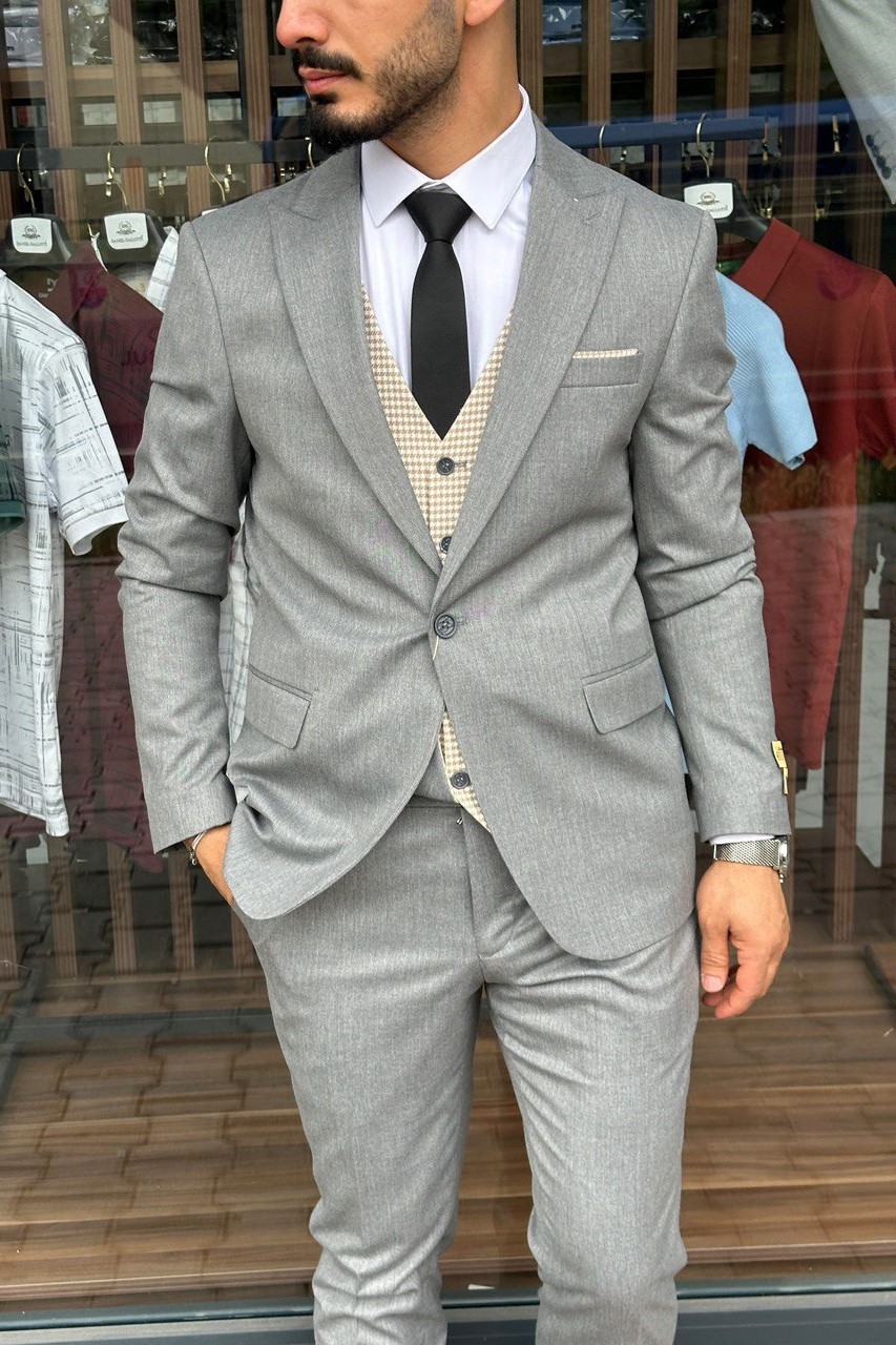 Wholesale Men's Light Gray Plus Size Three-Piece Suit 1744W26-022