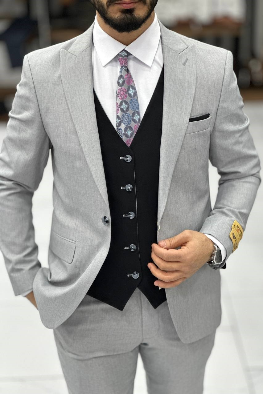 Wholesale Men's Light Gray Plus Size Three-Piece Suit 1744W26-018