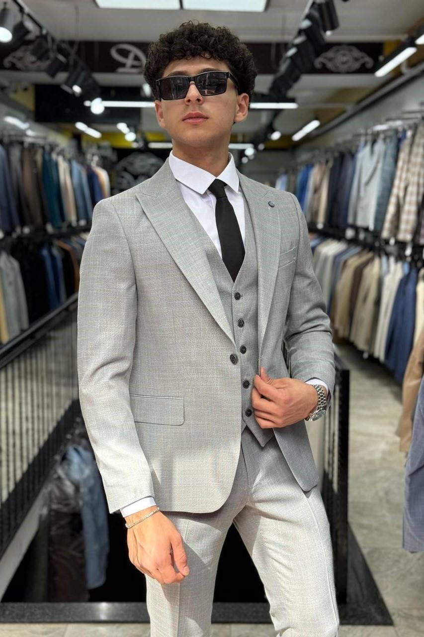 Wholesale Men's Light Gray Three-Piece Suit 1701W26-043