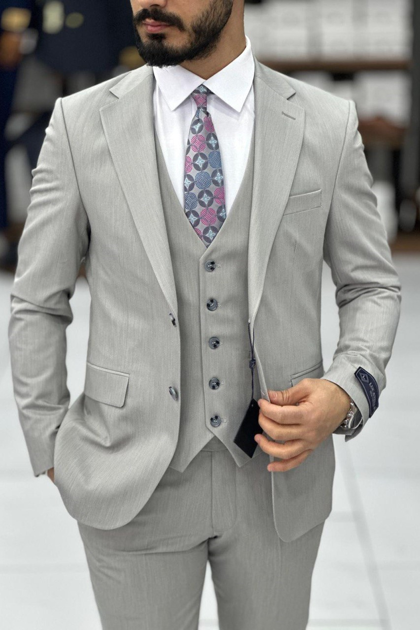Wholesale Men's Light Gray Three-Piece Suit 1744W26-020