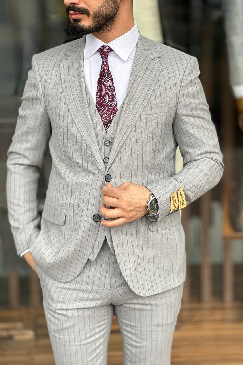 Wholesale Men's Light Gray Three-Piece Suit 1744W26-032