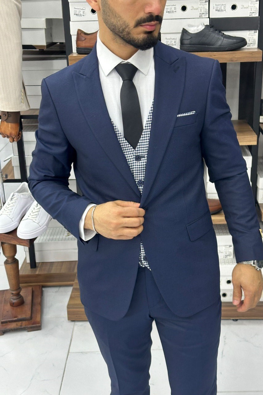Wholesale Men's Navy Three-Piece Suit 1744W26-022