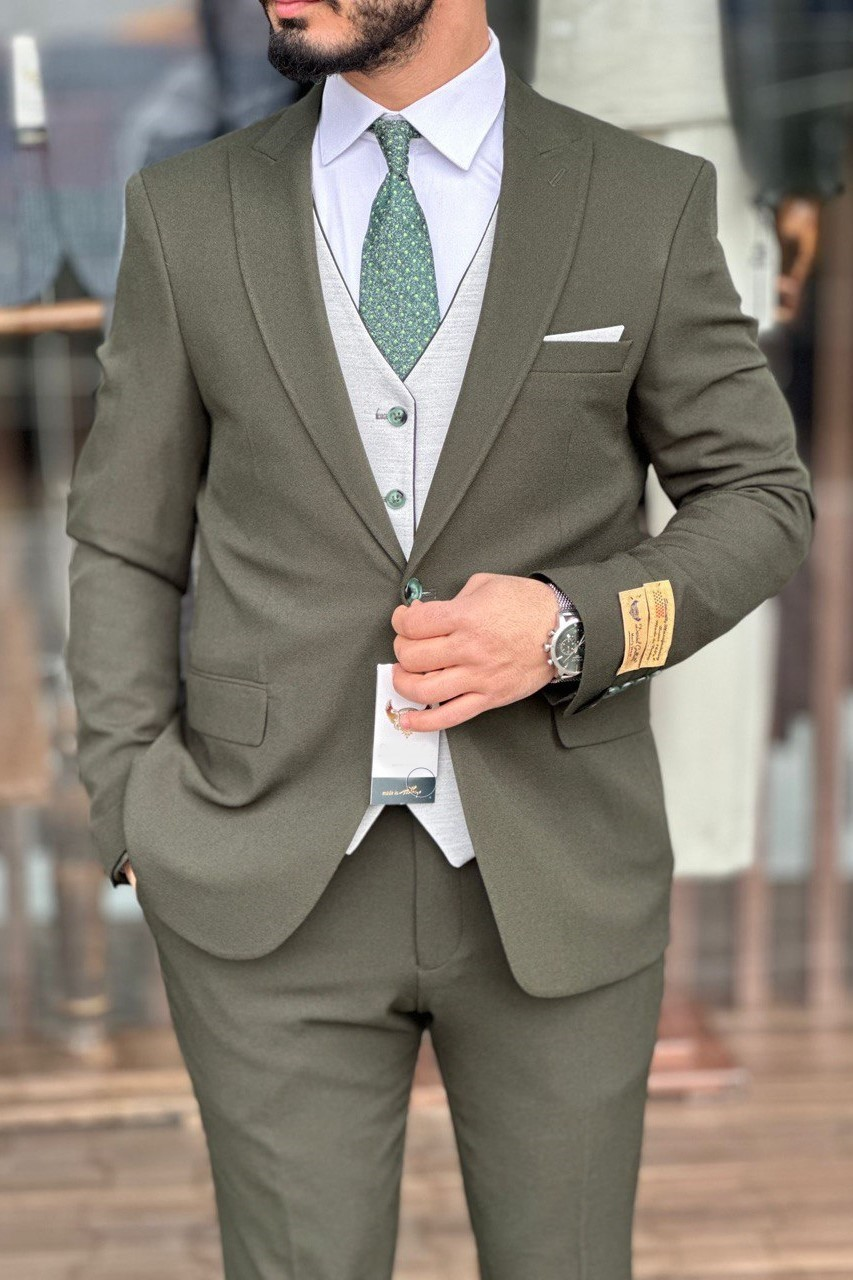 Wholesale Men's Olive Three-Piece Suit 1744W26-033