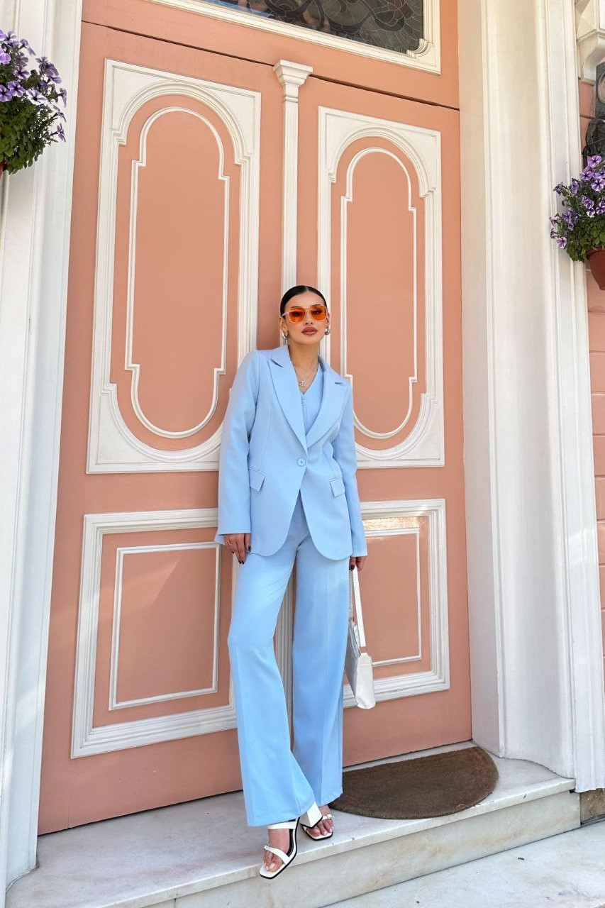 Wholesale Women's Baby Blue Three-Piece Suit  0043-1955