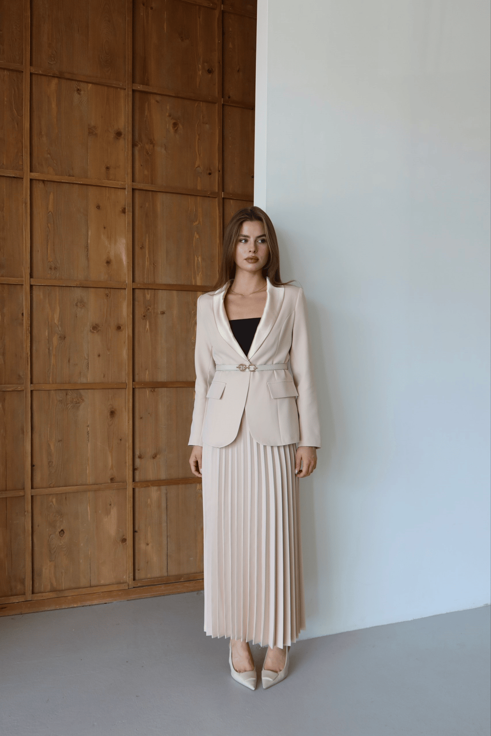 Wholesale Women's Beige Skirt Suit  0043-1120