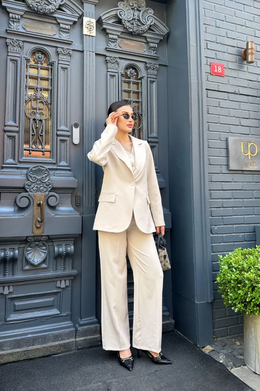 Wholesale Women's Beige Three-Piece Suit  0043-1955