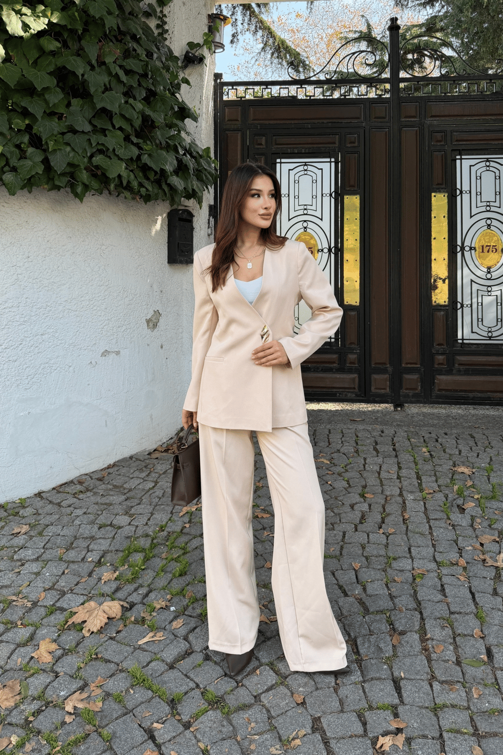 Wholesale Women's Beige Two-Piece Suit  0043-1126