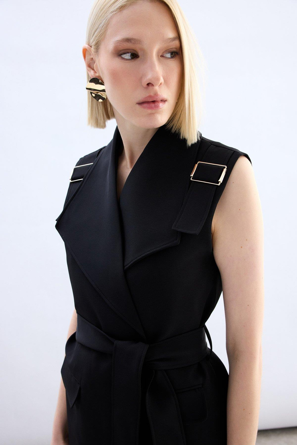 Wholesale Womens Black Flap Pockets Waistcoat with Belt