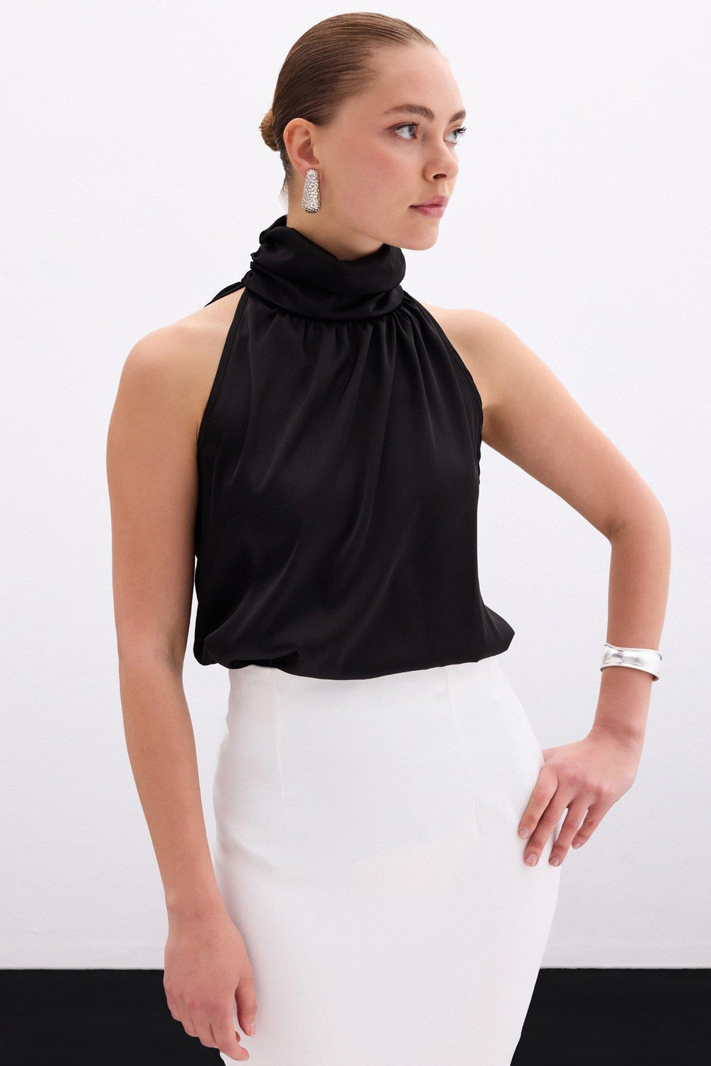 Wholesale Womens Black Sleeveless Mock-Neck Blouse