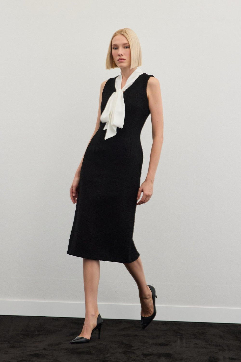 Wholesale Womens Black Sleeveless Tweed Dress with Scarf