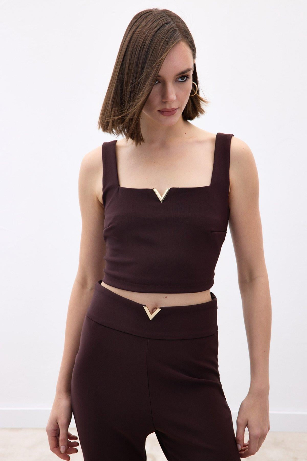 Wholesale Womens Brown Crop Top with Front V-Shape Accessory