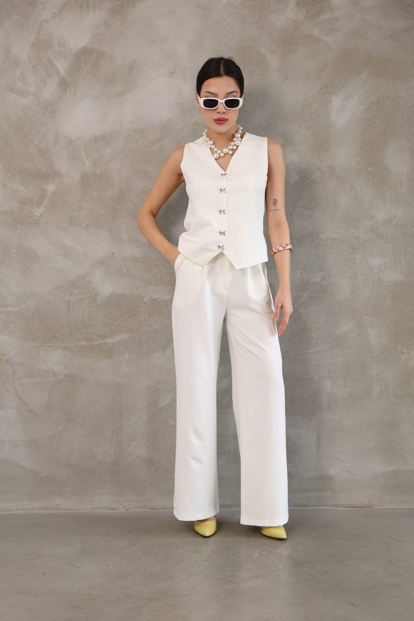Wholesale Women's Ecru Two-Piece Suit  0017-8016