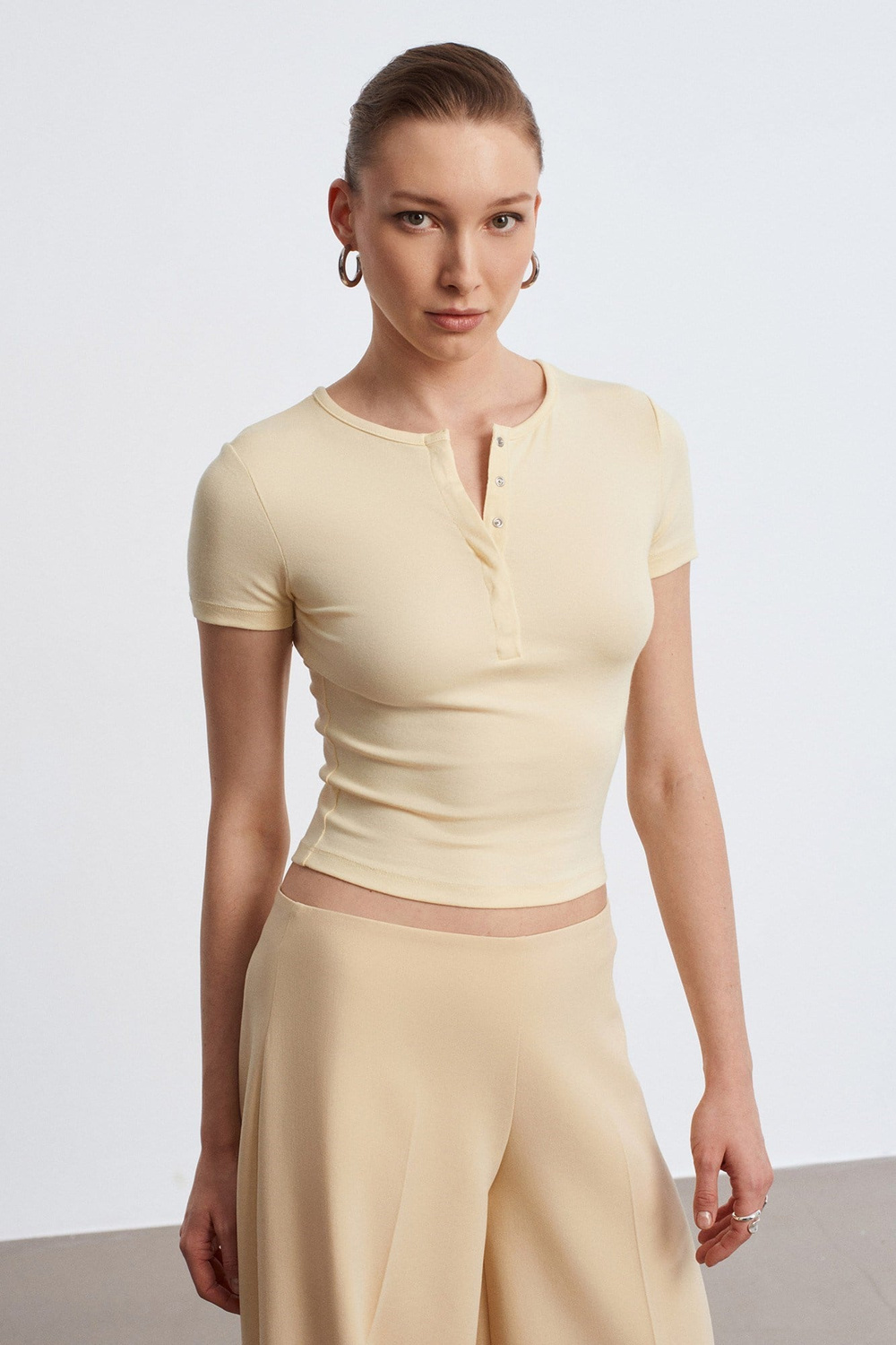 Wholesale Womens Light Yellow Modal-Cotton Snap-Button Cropped Tee