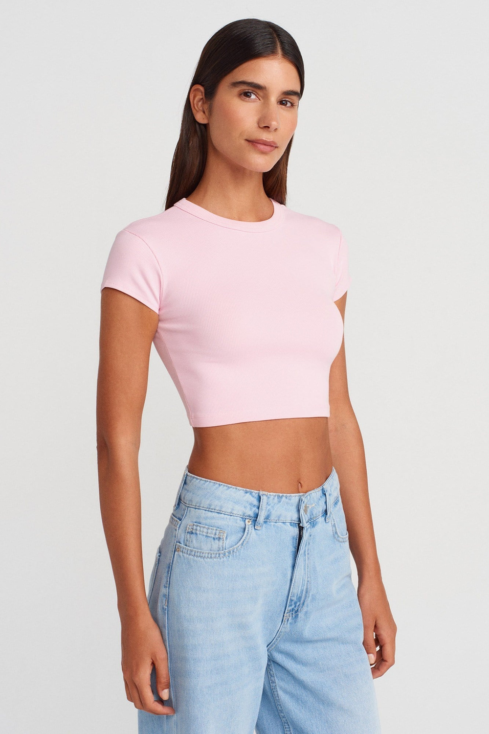Wholesale Womens Powder Pink Crew-Neck Crop T-shirt