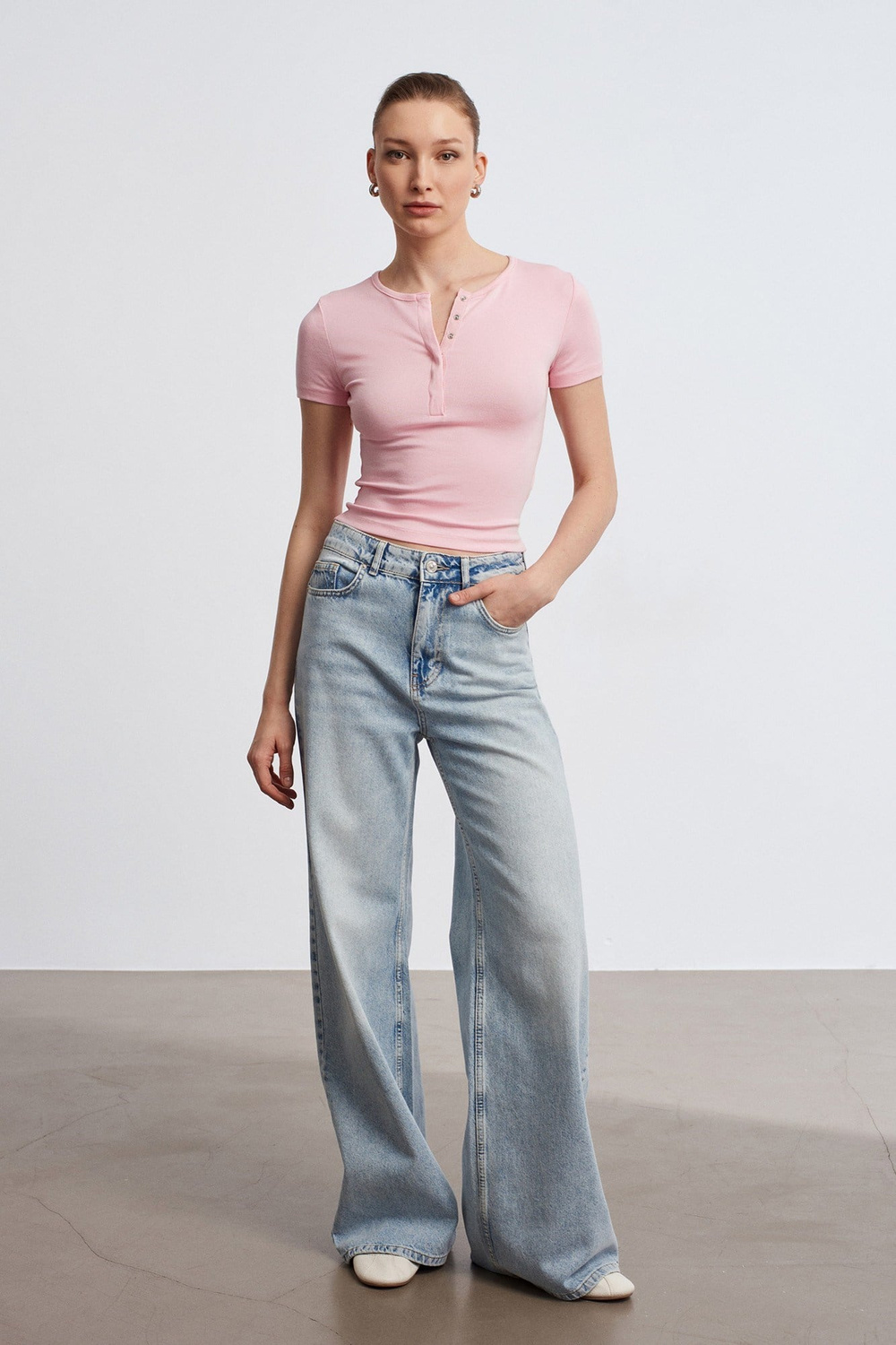 Wholesale Womens Powder Pink Modal-Cotton Snap-Button Cropped Tee