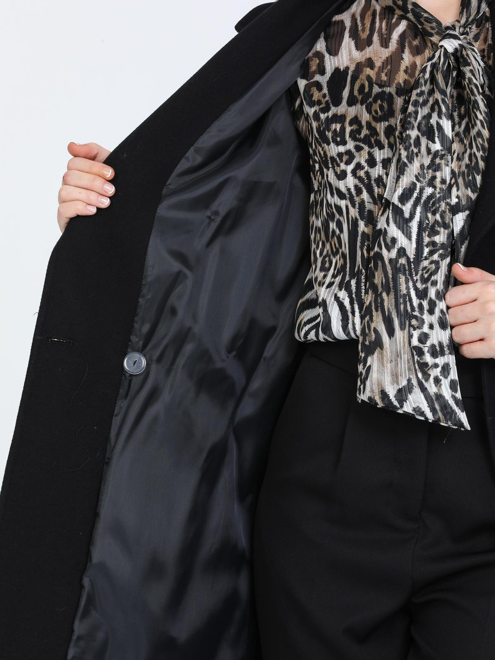 Women Four-Button Coat With Belt Wholesale Black Color