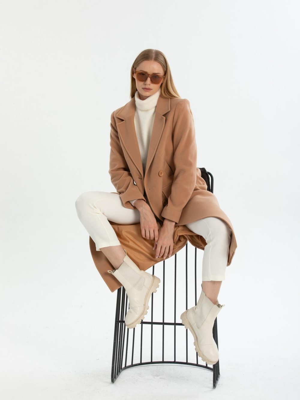 Women four-buttons coat wholesale Beige color