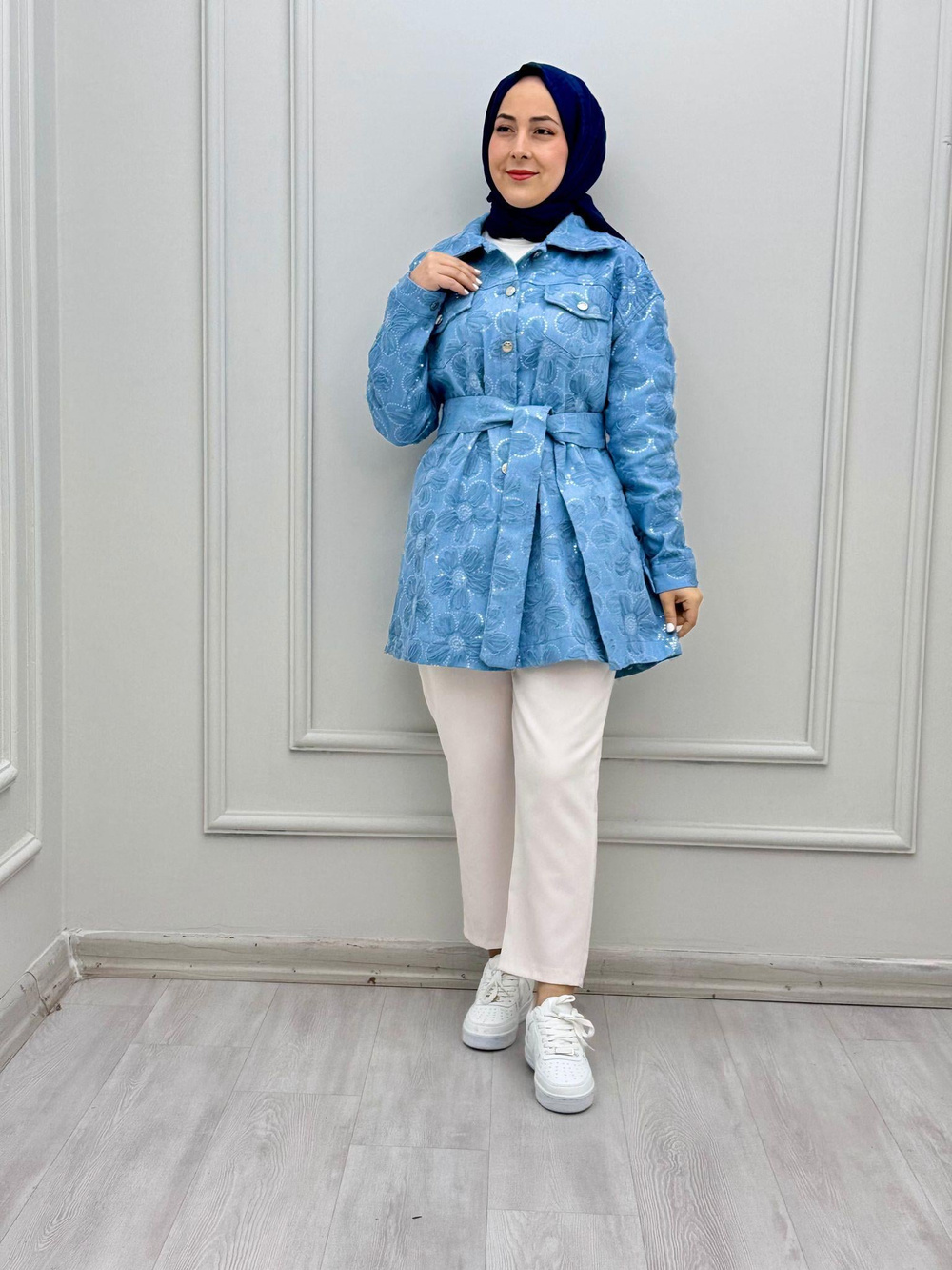 0232-Çiçek Pullu Denim Ceket-Açık Mavi