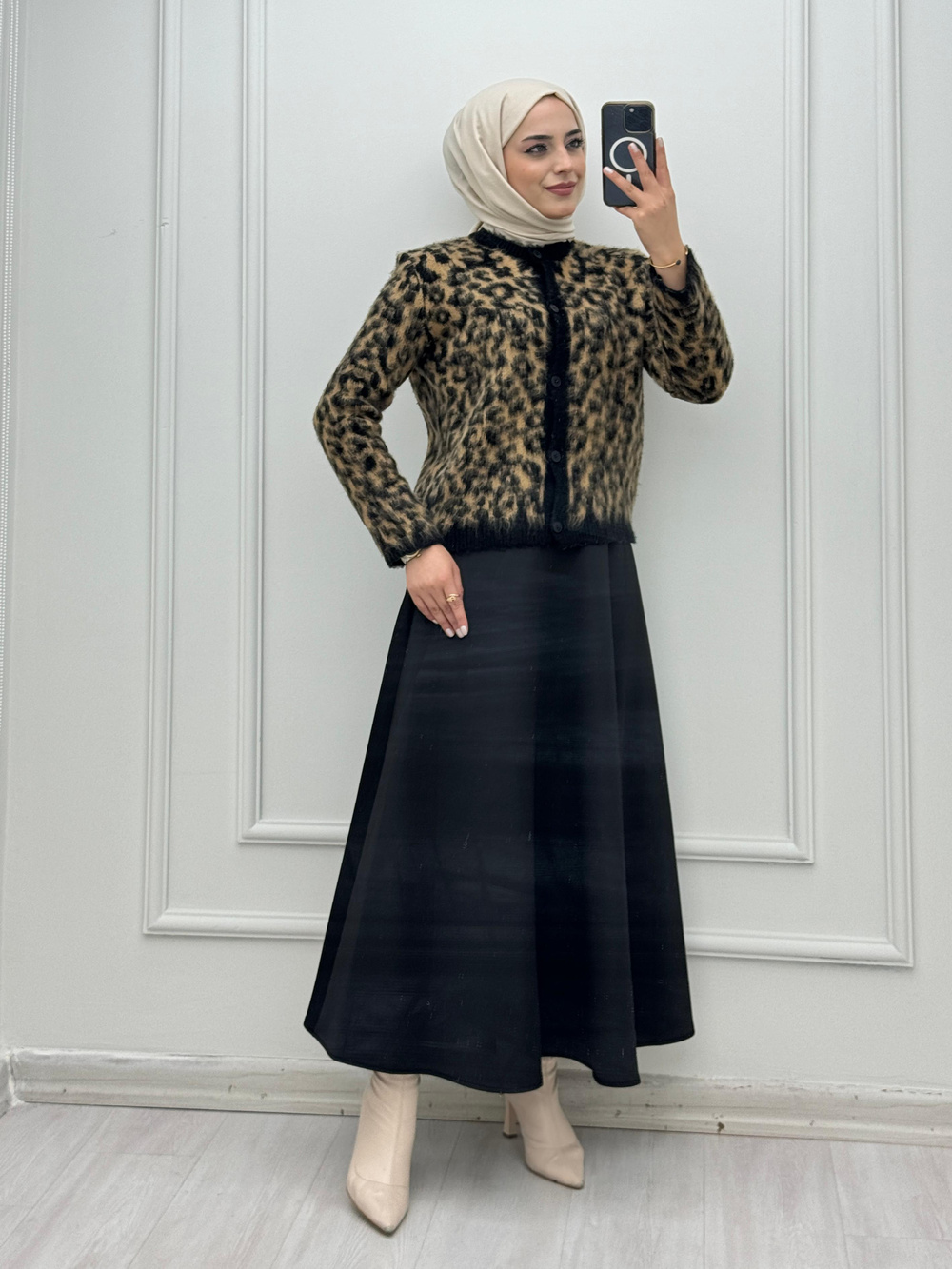 5011-Yumoş Kısa Hırka-Siyah Leoparlı