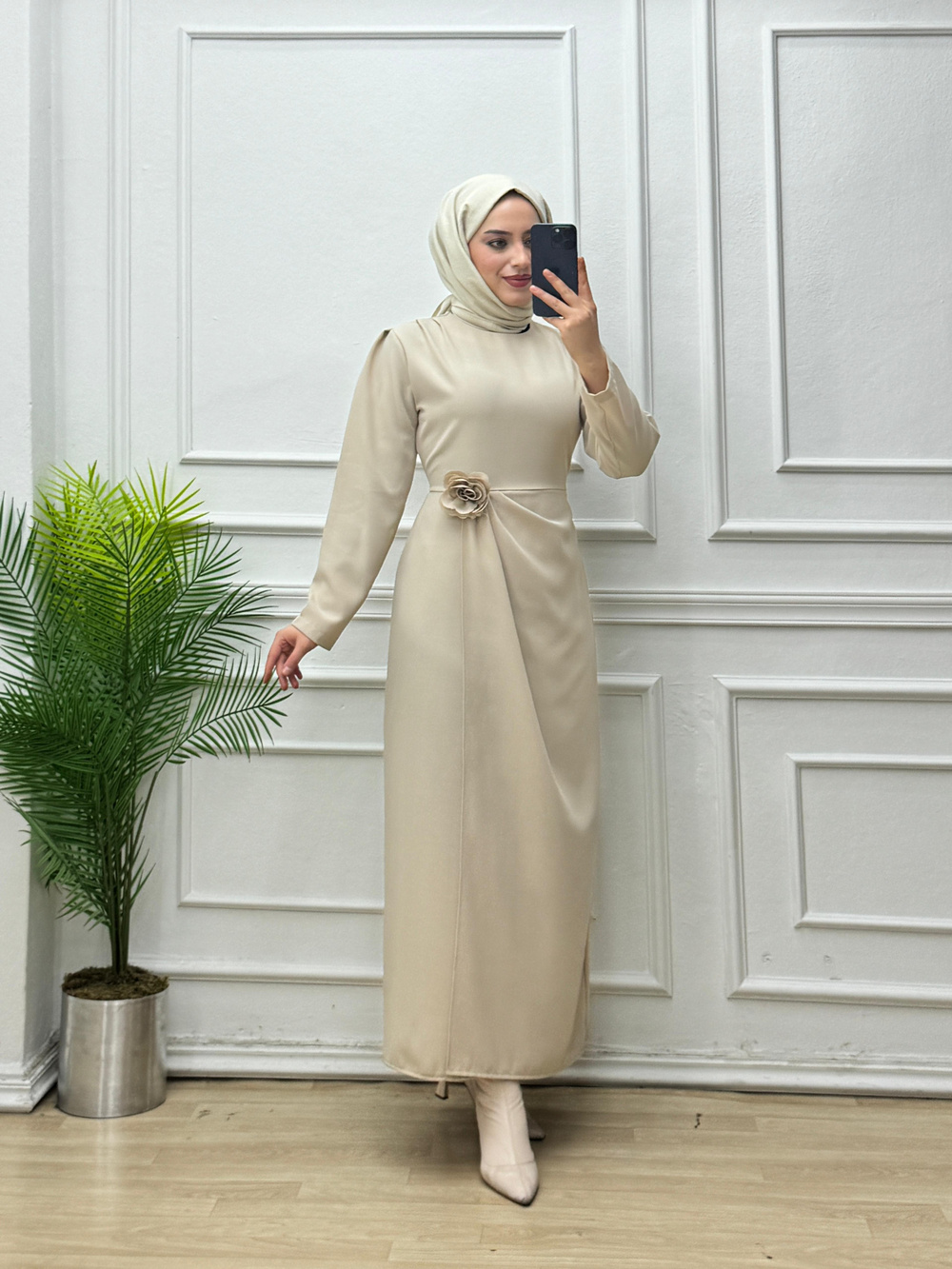 7433-Gül Broşlu Elbise-Krem
